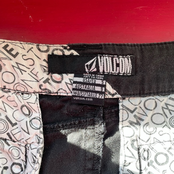 Volcom Shorts - Picture 3 of 5